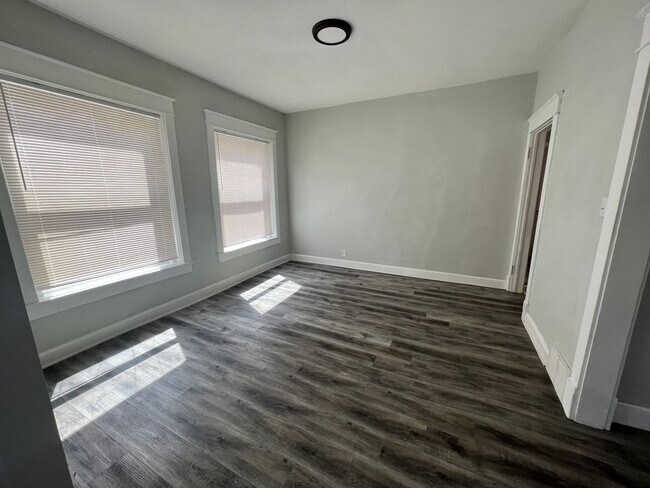 Building Photo - Coming Soon! Cute Kansas City Home 4 Bedro...