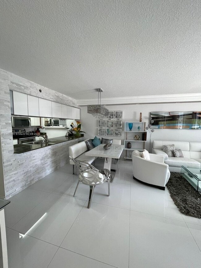Foto del edificio - 1200 Brickell Bay Dr