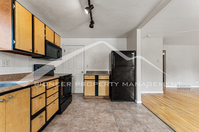 Foto del edificio - Charming Home with Washer/Dryer and Fenced...