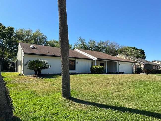 Building Photo - 6350 Oak Meadow Bend