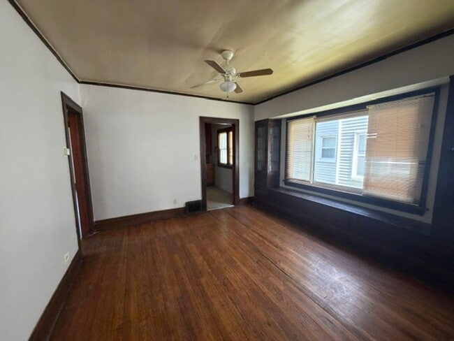 Building Photo - 3376 W 95th St