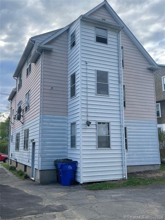 Building Photo - 34 Oakwood Ave