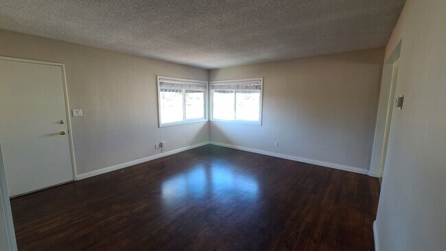 Foto del edificio - 2117-23 Grand Ave