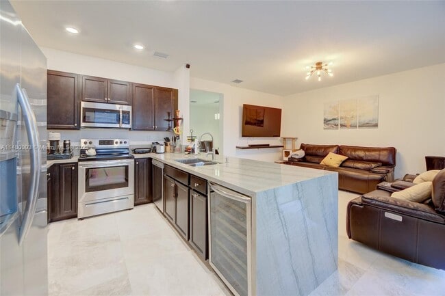 Foto del edificio - 20674 NE 2nd Ct