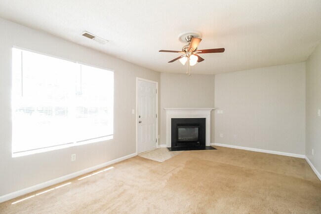 Building Photo - Spacious Suburban Gem