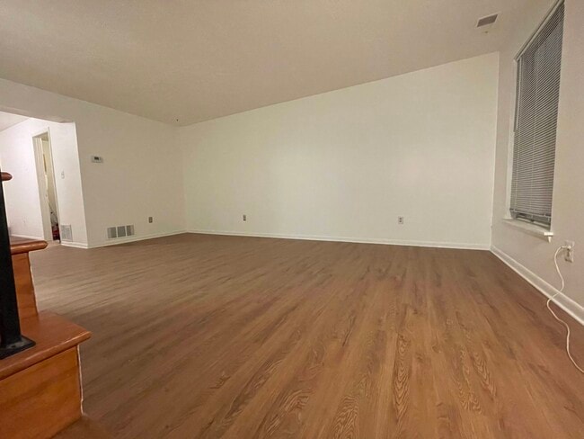 Building Photo - 1127 Providence Ct