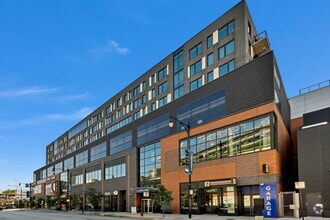 Building Photo - 1025 W Addison St