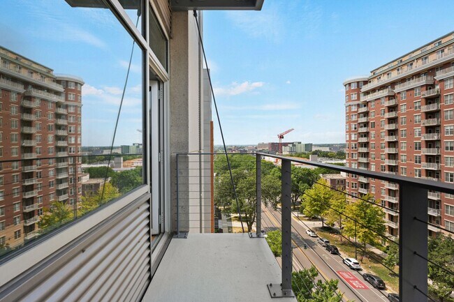 Foto del edificio - 309 W Washington Ave