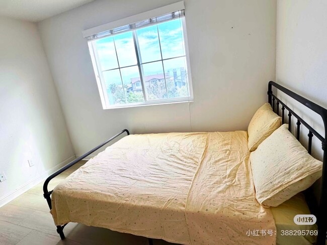 Foto del edificio - 5032 Woodley Ridge Dr