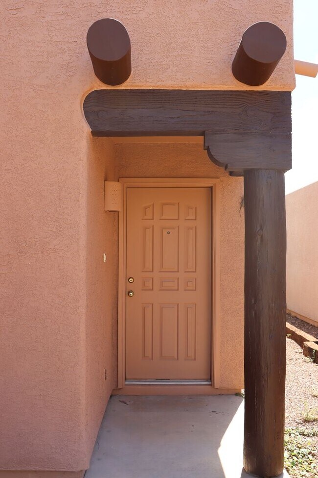 Foto del edificio - 3 bedroom, 2 1/2 bath with 2 car garage