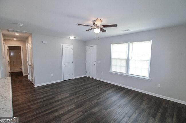 Building Photo - 202 Evans Ter