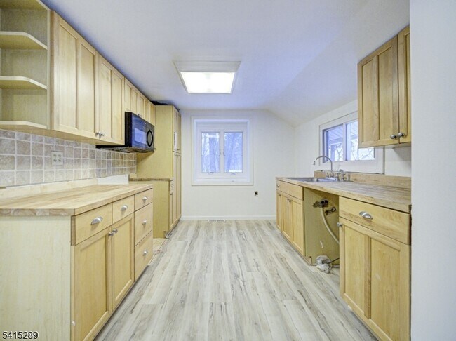 Foto del edificio - 240 Acabonack Rd