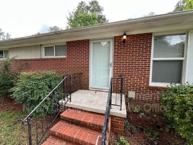 Foto del edificio - 4304 Wedgewood Dr