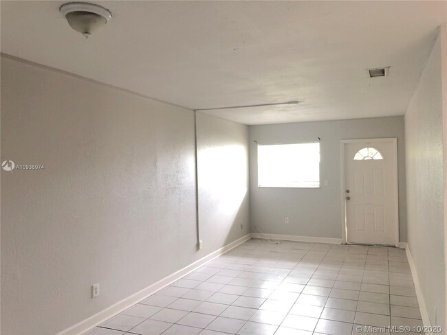 Building Photo - 716 SW 16th Ave