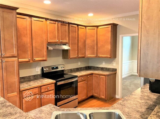 Building Photo - 10 Camden Cir