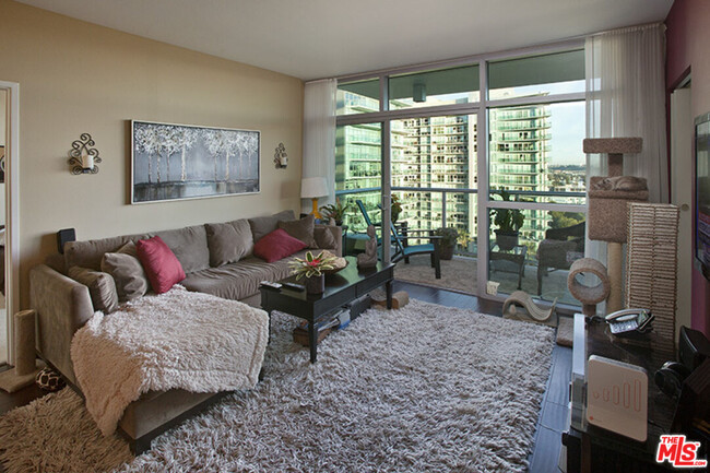 Foto del edificio - 13700 Marina Pointe Dr