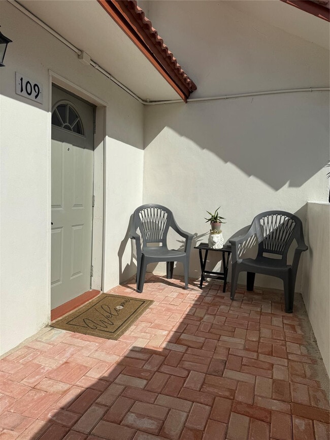 Building Photo - 3200 Coral Springs Dr