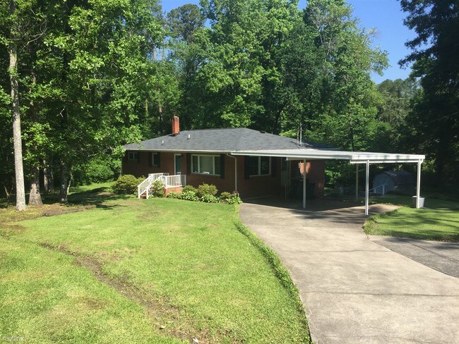 Building Photo - 2820 Fairlawn Rd