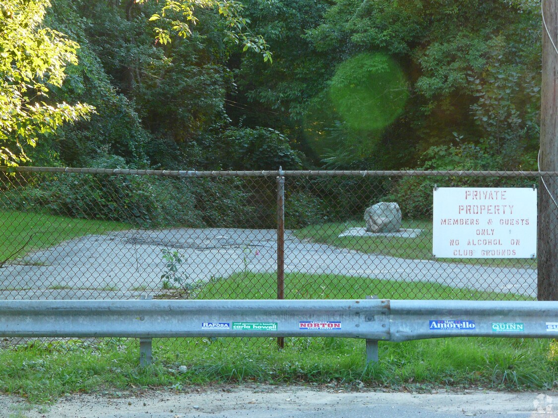 Foto del edificio - 311 Sanford Rd