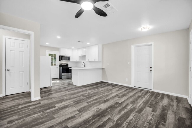 Building Photo - 125 Vandenburg Dr