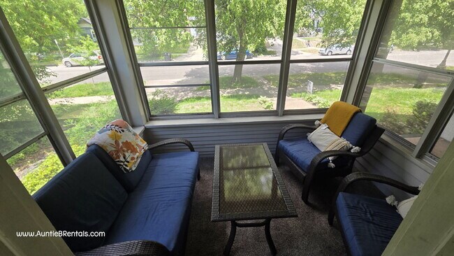 Foto del edificio - Spacious 4BR  in Saint Paul | 2 Full Baths - VIDEO TOUR