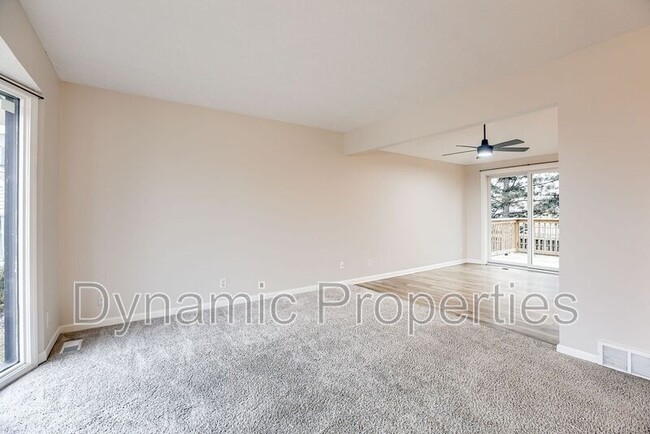 Foto del edificio - 7926 Primrose Ct