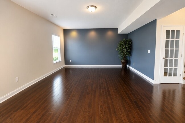 Building Photo - 9480 Woodbine Way