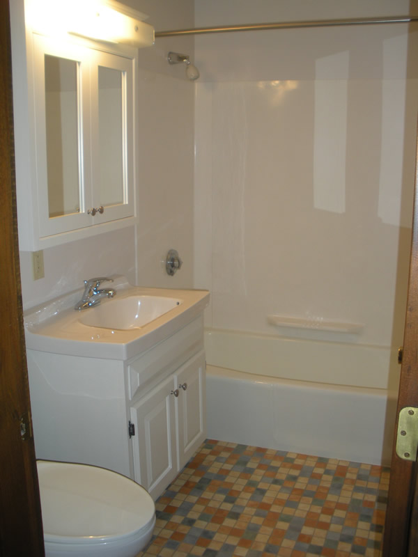 Baño - Parkwood Apartment Homes