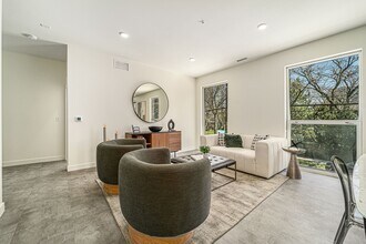 Deluxe Living Space - Lafayette West Apartments