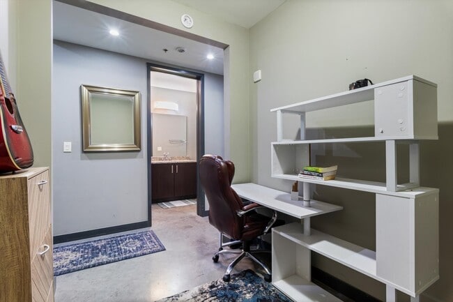 Building Photo - 1510 Demonbreun St