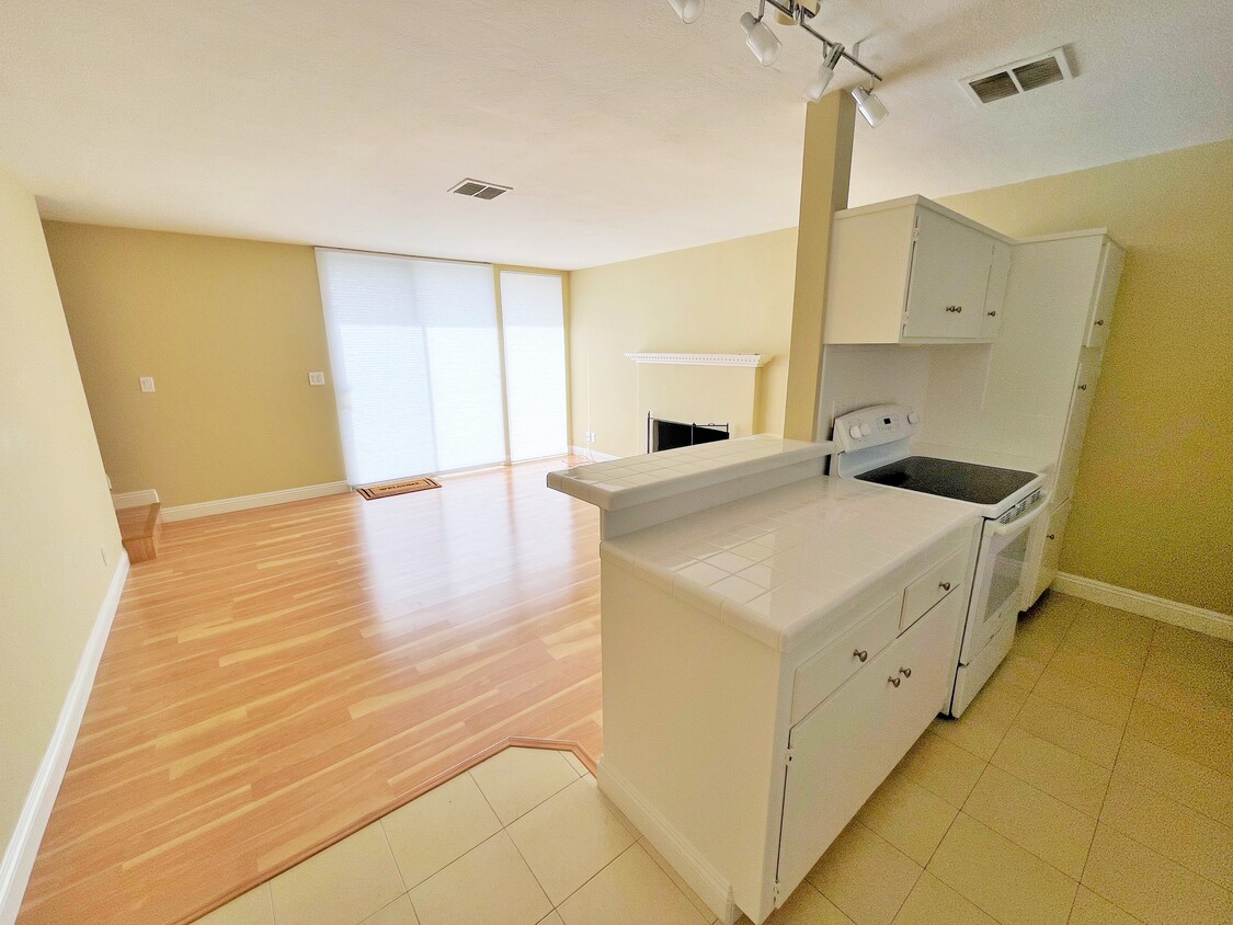 Primary Photo - 4300 Shorecrest Ln