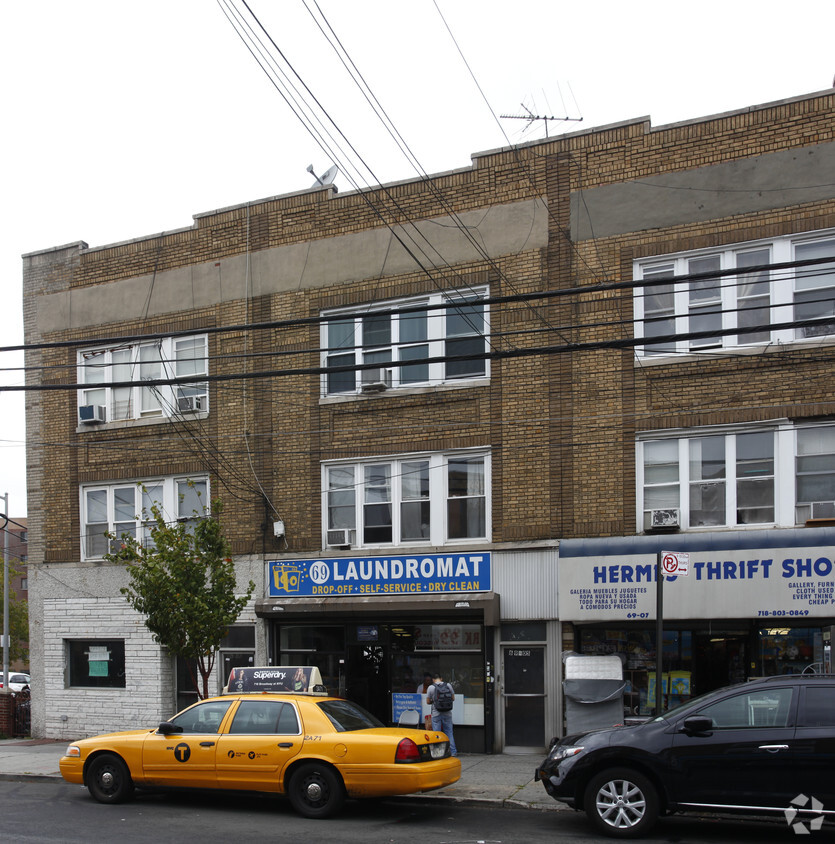 Foto principal - 69-05 Woodside Ave