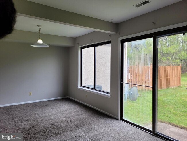Building Photo - 104 5 Crown Royal Cir