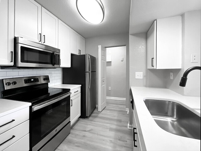 Building Photo - Cypress Grand