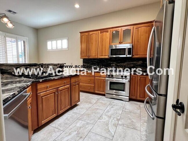 Building Photo - Three Bedroom Home in Sabino Springs