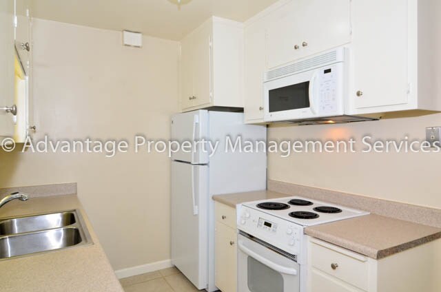 Building Photo - 742 Hayes Ave