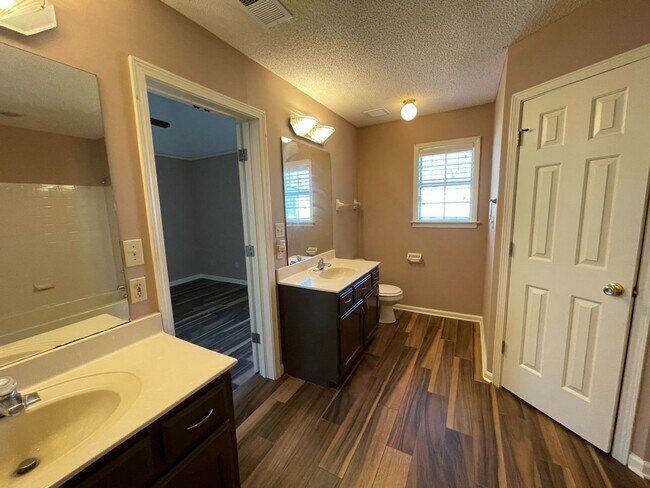 Foto del edificio - EASTOVER, HARDWOOD FLOORS, DESOTO CENTRAL SCHOOLS!