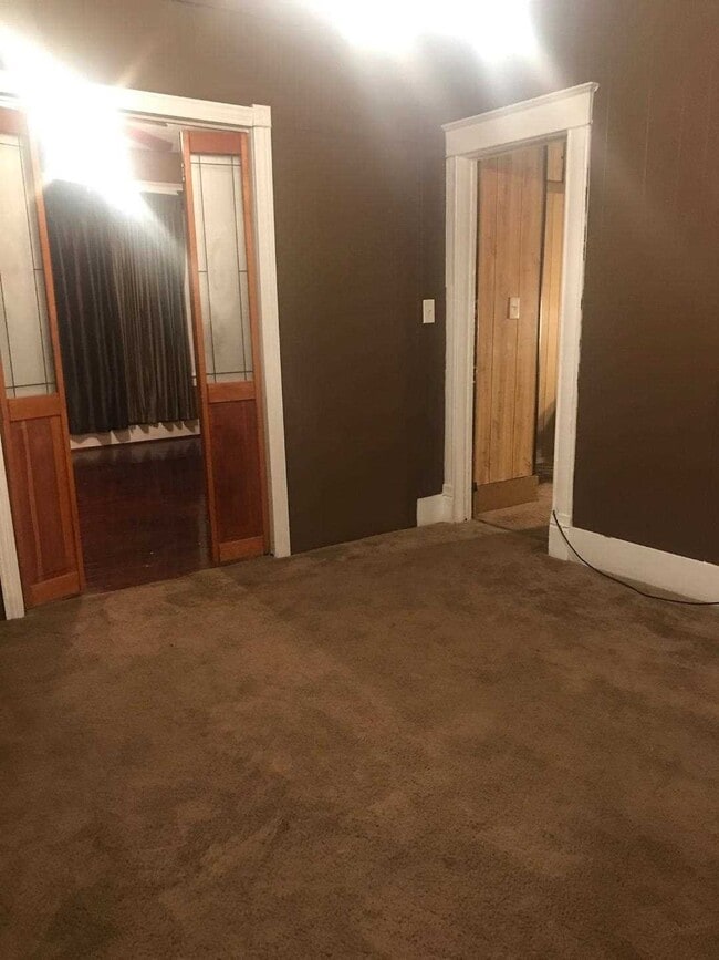 Building Photo - 5 May St