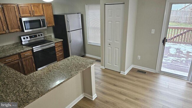 Foto del edificio - 1196 Swanhill Ct