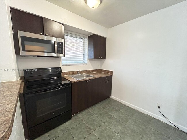 Foto del edificio - 661 NE 86th St