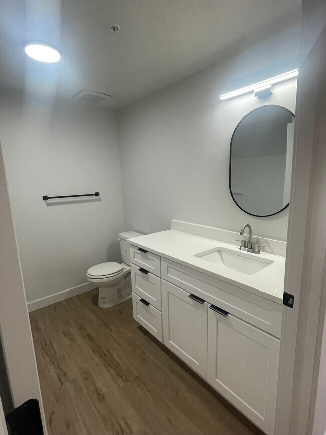Building Photo - Remodeled One Bedroom!