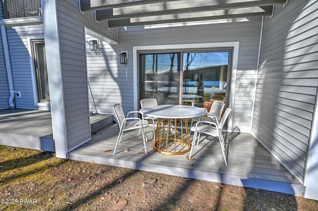 Foto del edificio - 134 Laurel Hill Dr