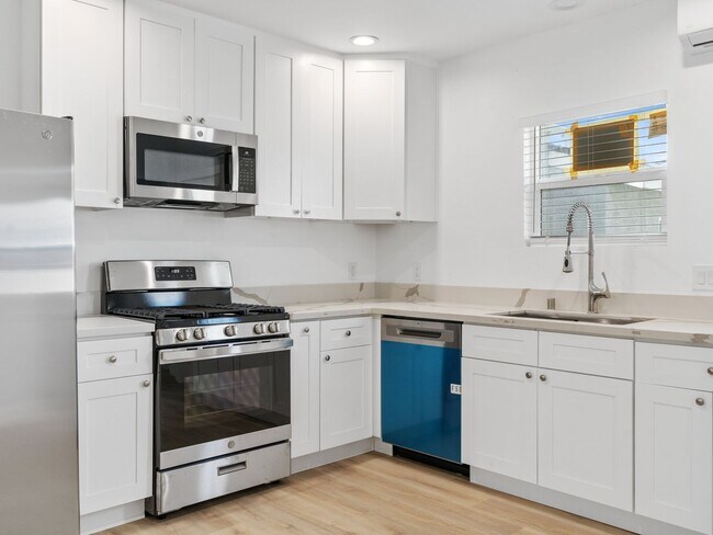 Building Photo - 2049 Cerritos