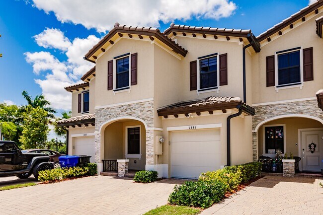 Foto del edificio - 1443 SW 54th Ter