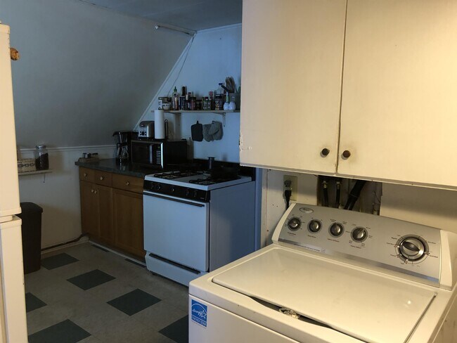Building Photo - 210 N Willard St