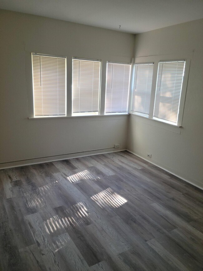 Foto del edificio - 712 Harrison Ave