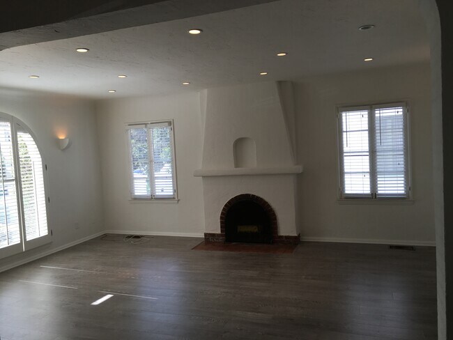 Foto del edificio - 1145 S Bedford St