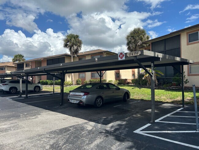 Foto del edificio - 6494 Royal Woods Dr