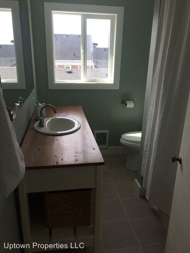 Foto del edificio - 4 br, 2 bath  - 2164 Beach Dr
