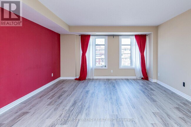 Photo du bâtiment - 2228 Tenth Line Rd